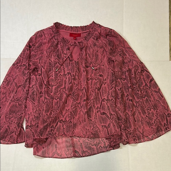 Jennifer Lopez Sz Sm Pink/Black Tie Front Blouse with silver tips. Bell sleeves - Picture 1 of 10